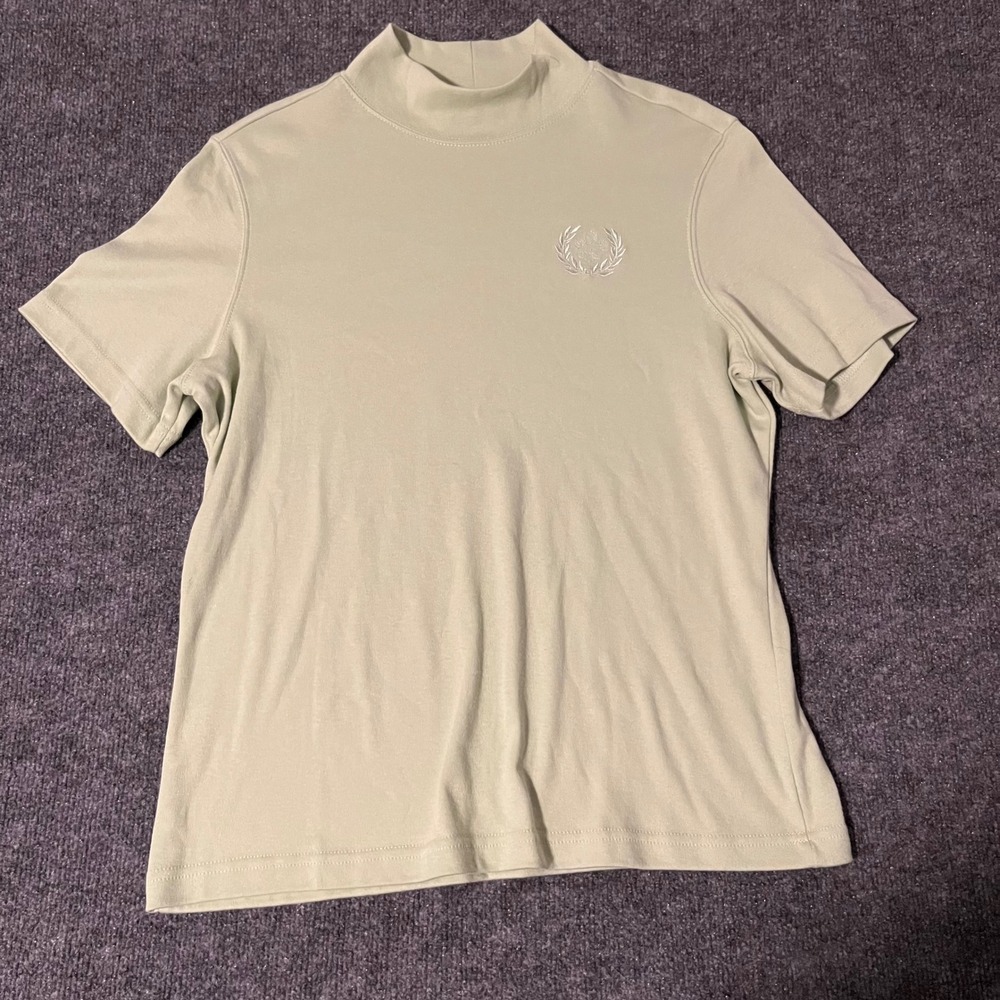 Blair Sage Green Mock Neck Short Sleeve Top Laurel Wreath Crest Med